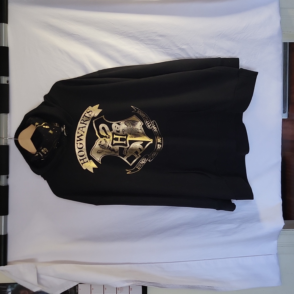 Super cool Hogwarts hoodie Black with gold designs Size 3X